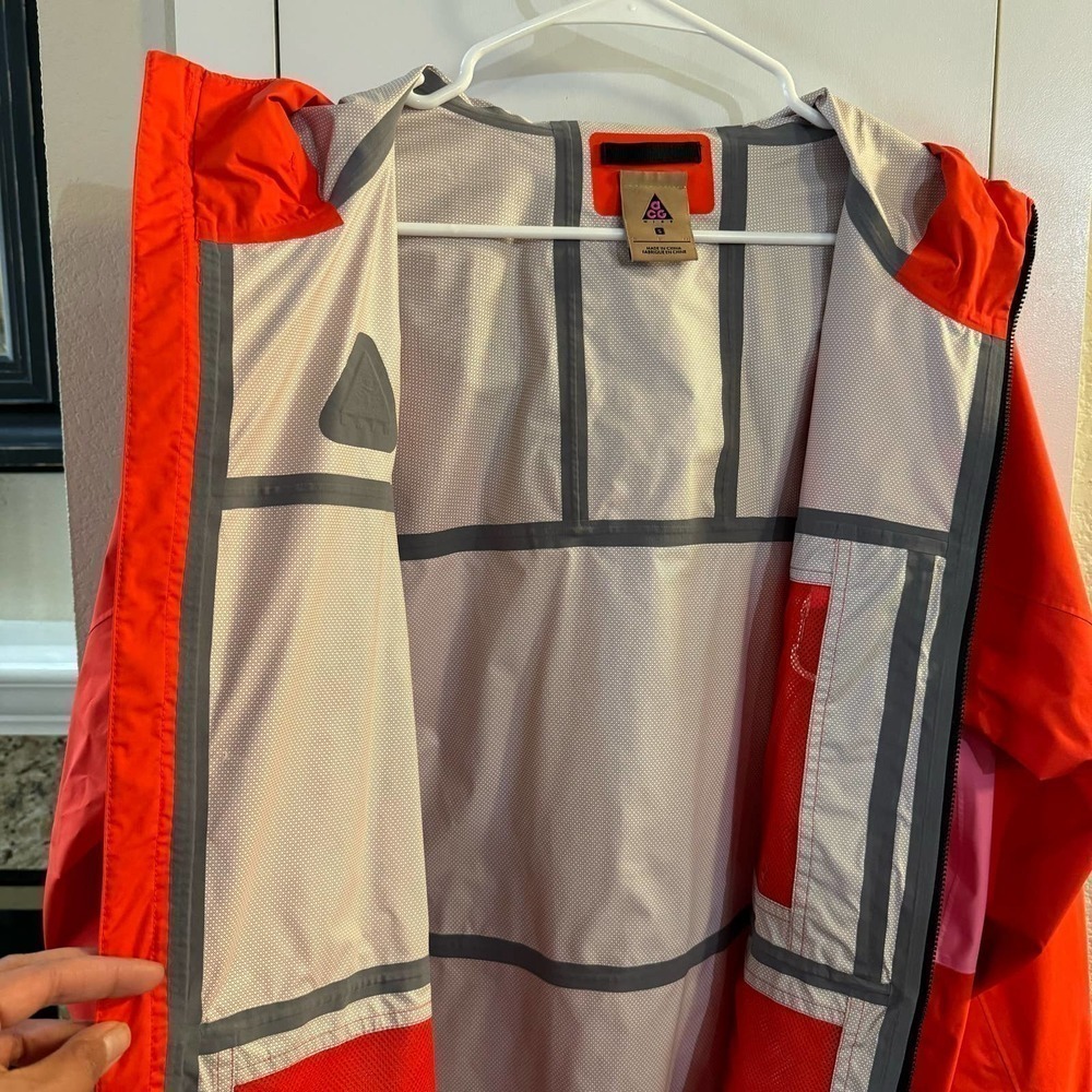 Nike ACG Packable Rain Jacket Small Pink Red Water Resistant Nylon Gorpcore - Picture 6 of 8